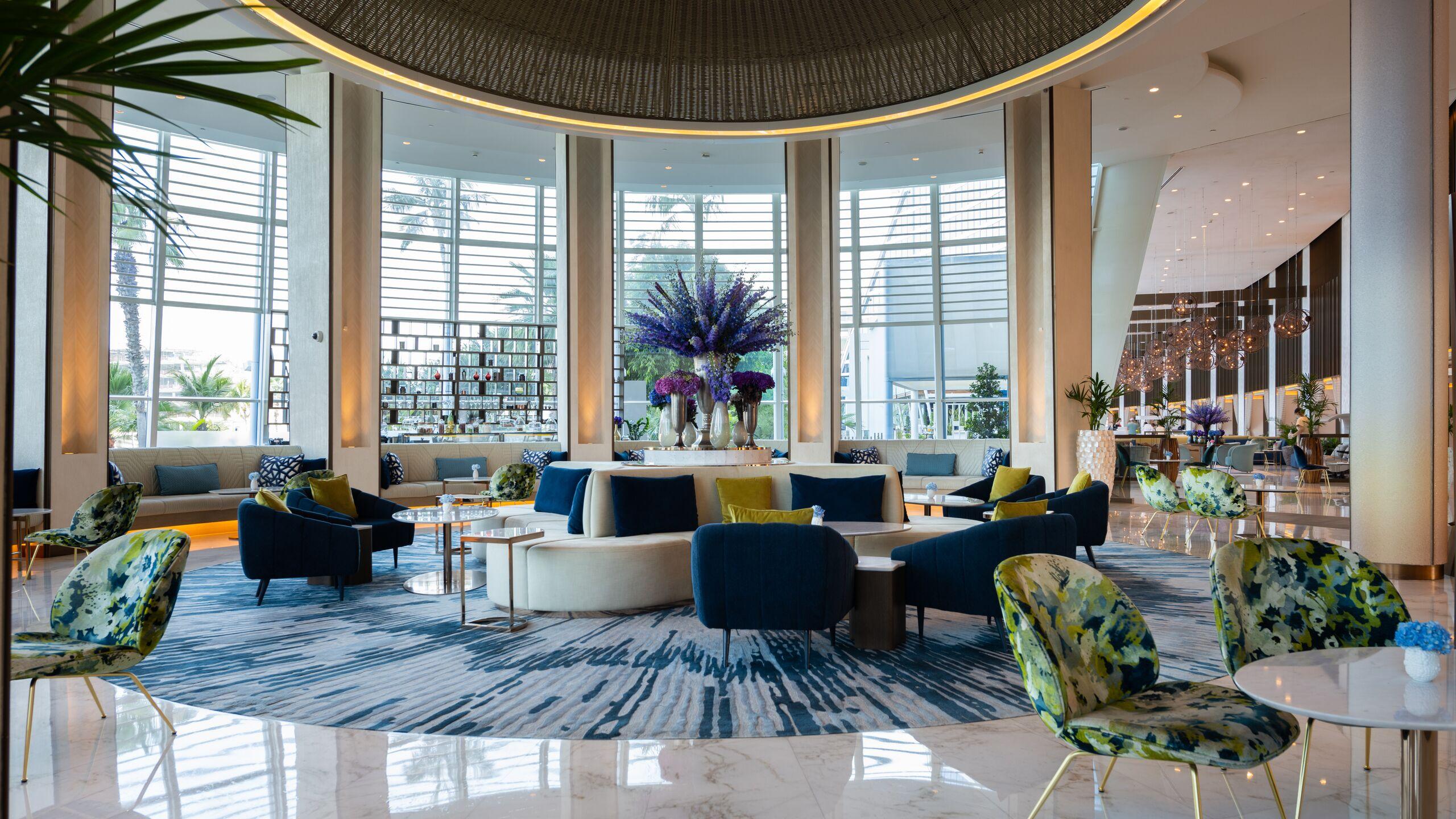 Jumeirah Beach Hotel Dubai Esterno foto The lobby of the hotel