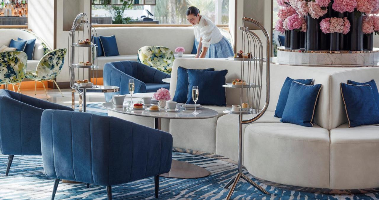 Jumeirah Beach Hotel Dubai Esterno foto The Lounge at the airport