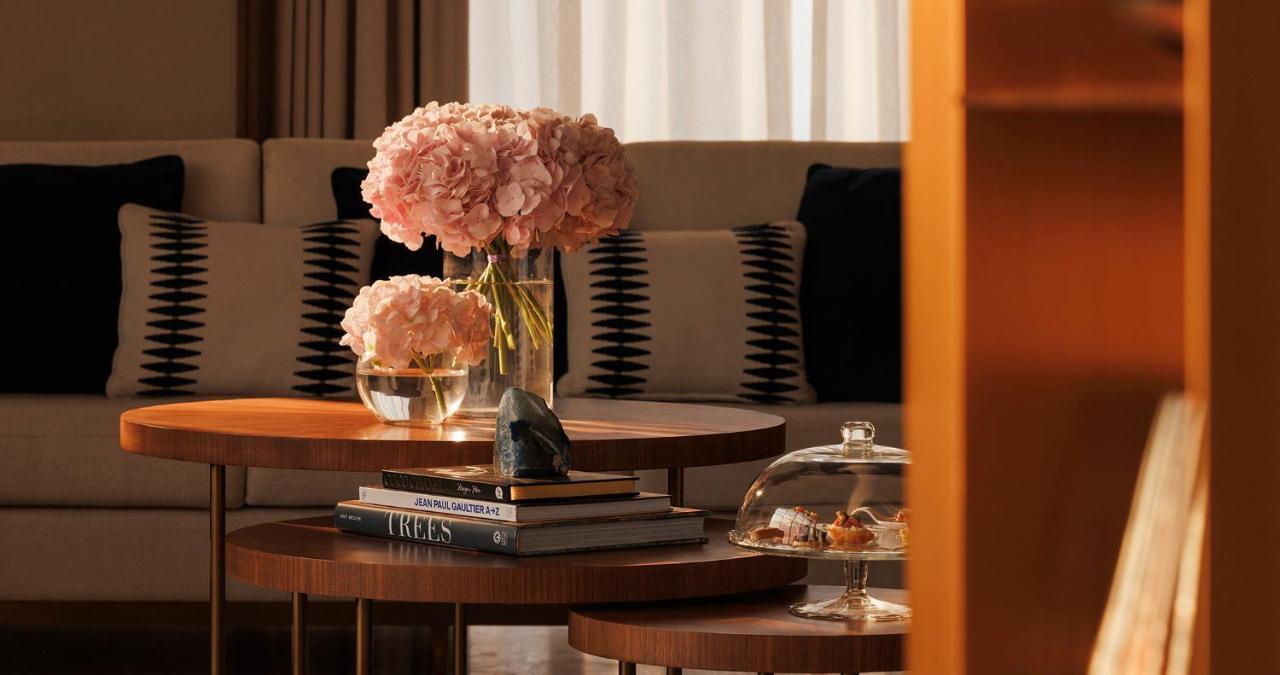 Jumeirah Beach Hotel Dubai Esterno foto A detail of the interior of a suite at The Hari