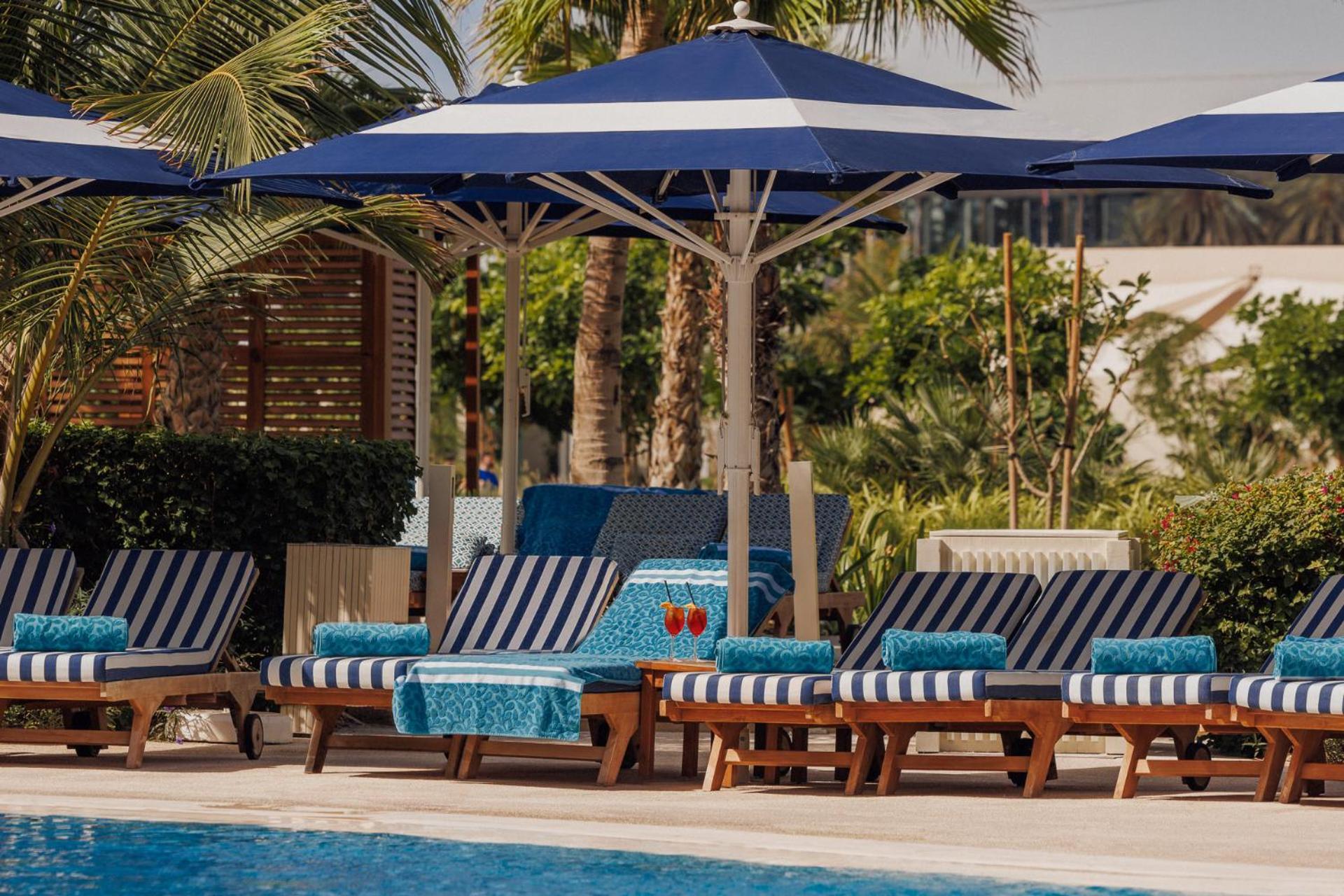 Jumeirah Beach Hotel Dubai Esterno foto The swimming pool at the hotel