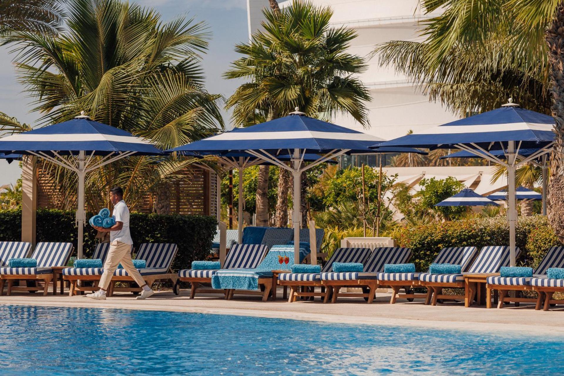 Jumeirah Beach Hotel Dubai Esterno foto The swimming pool at the Four Seasons Hotel, Jumeirah, Dubai